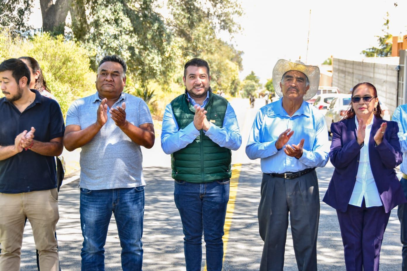 Inaugura Salvador Santos Cedillo franja carretera en Prolongación Hidalgo